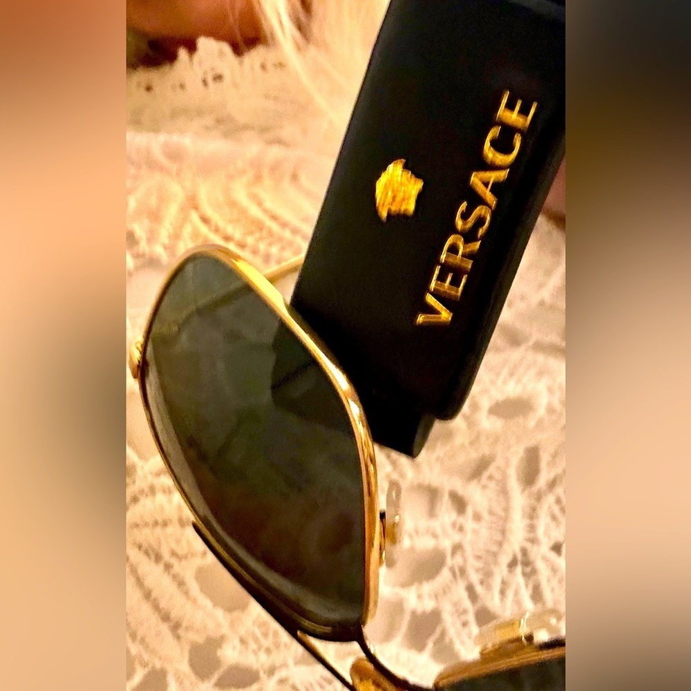 🔥VERSACE AUTH SUNGLASSES WITH ATTACHMENTS TO HANG OFF NECK FULL INCLUSION - Picture 5 of 13